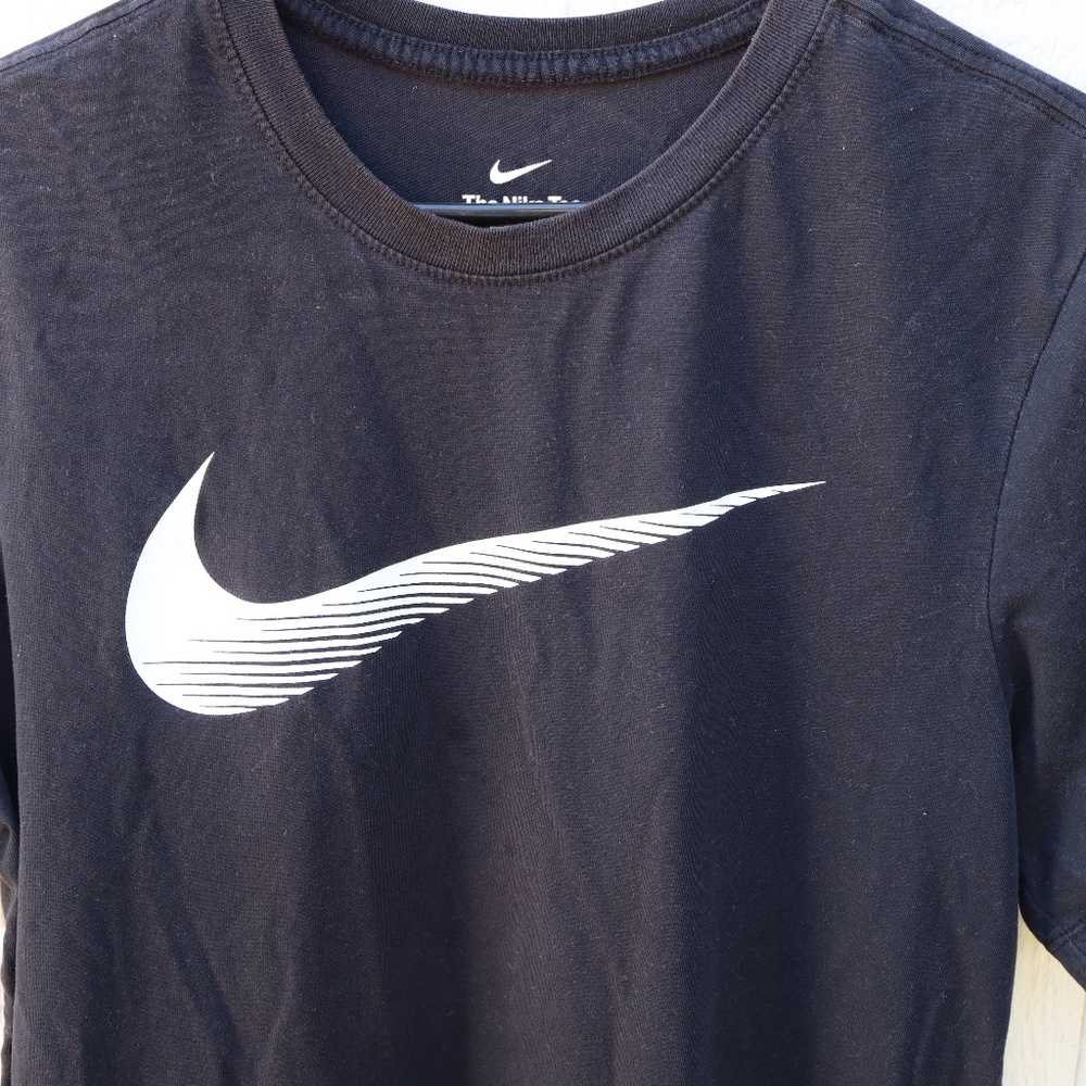 The Nike Tee Black and White Logo Dri-Fit Tshirt Size Large